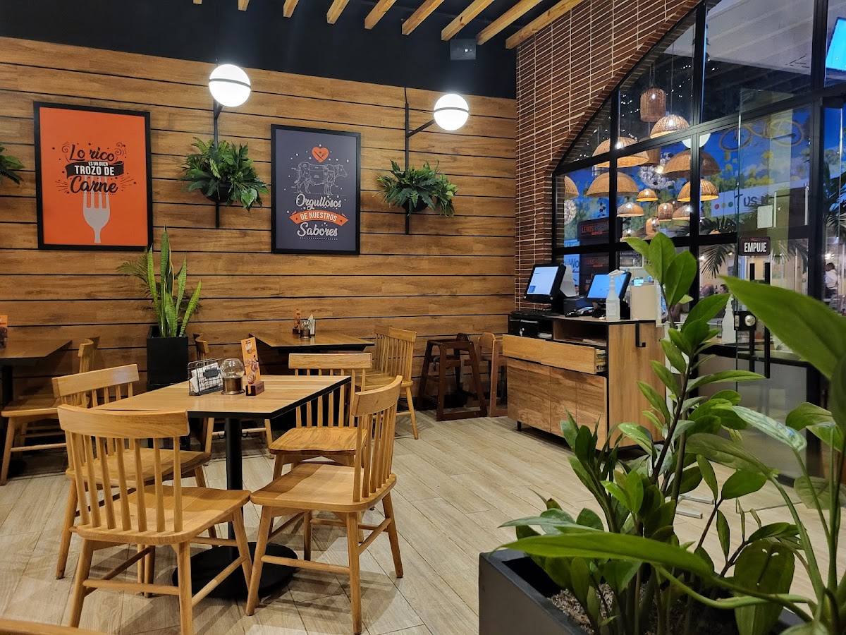 Leños Y Carbón Palmas Mall